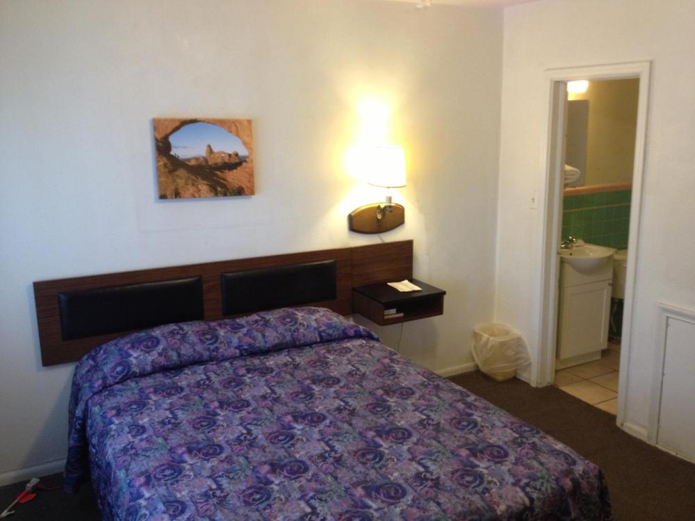 Queen Room interior
